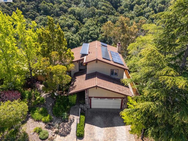 3483 Skyline Dr, Hayward CA: https://media.crmls.org/mediaz/35884331-ec92-4667-86fd-7b64ebaf1db7.jpg