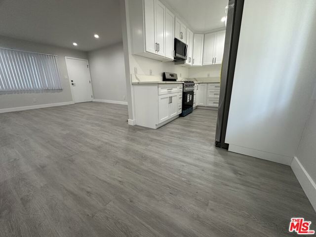 1118 S Holt Avenue, Los Angeles CA: https://media.crmls.org/mediaz/3588e000-700c-4703-a8e6-23ca8113ac19.jpg