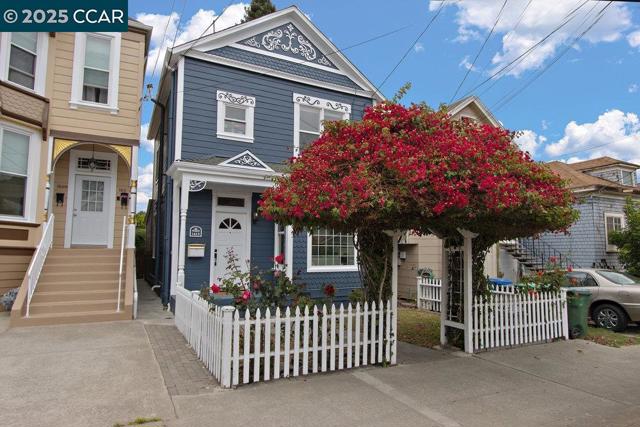 1613 Stanton St, Alameda CA: https://media.crmls.org/mediaz/358907d0-5193-4562-bf99-938ee1492cff.jpg