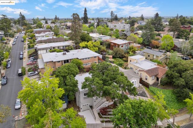1006 Glendora Ave, Oakland CA: https://media.crmls.org/mediaz/3589b619-b506-4275-aa9c-06c34aecfbe2.jpg