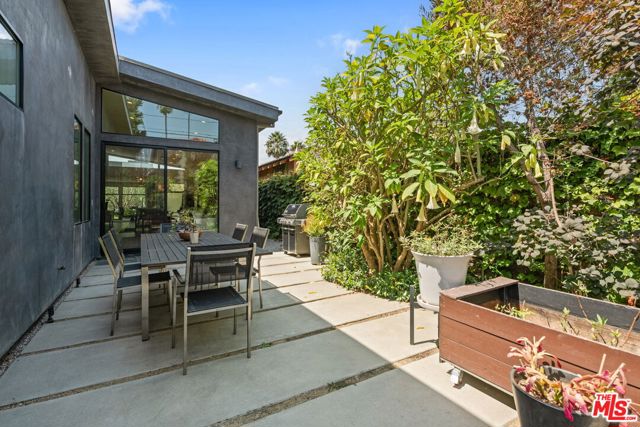 4276 Campbell Drive, Los Angeles CA: https://media.crmls.org/mediaz/358a5a53-cf87-488a-8612-dfc6100138ed.jpg