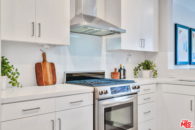 7100 Playa Vista Drive, Playa Vista CA: https://media.crmls.org/mediaz/358a60d3-e234-4302-8526-6afcb94c715c.jpg