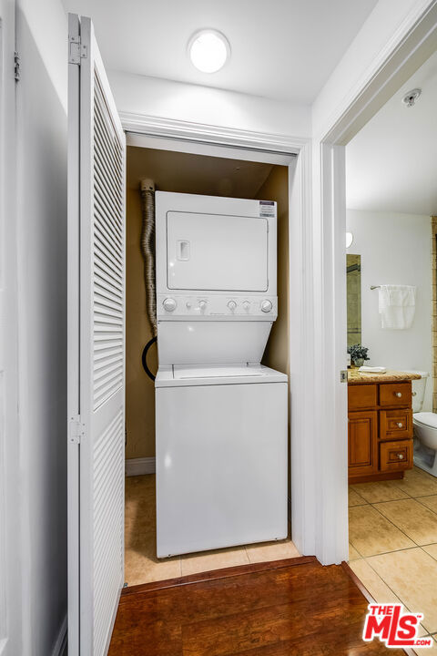 4724 Kester Avenue, Sherman Oaks CA: https://media.crmls.org/mediaz/358a9ac3-3917-415e-9a45-e8db1754c130.jpg