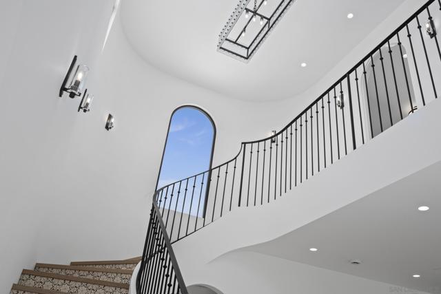 4223 Middlesex Dr, San Diego CA: https://media.crmls.org/mediaz/358aa8ed-1d2e-46e4-9011-ec9d4a874926.jpg