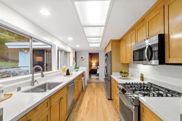 1019 Los Trancos Road, Portola Valley CA: https://media.crmls.org/mediaz/358b2019-22f4-40b2-92a5-0902298fccf4.jpg