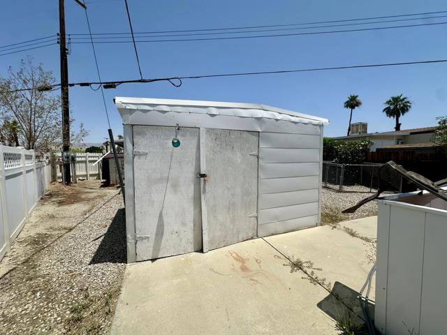 32660 Bloomfield Avenue, Thousand Palms CA: https://media.crmls.org/mediaz/358b8934-263e-4275-8292-b45a20c7dcae.jpg