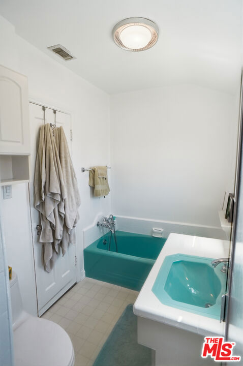 1816 Rosita Drive, Glendale CA: https://media.crmls.org/mediaz/358ba100-9265-431a-9ea5-50eef02c3ec7.jpg