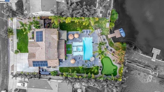 1050 Clear Lake Dr, Oakley CA: https://media.crmls.org/mediaz/358bea0e-00f2-4219-92c1-f87004b3b26a.jpg