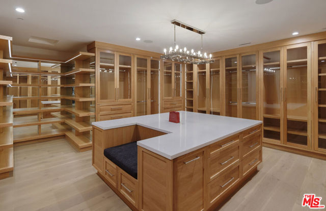 7052 Dume Drive, Malibu CA: https://media.crmls.org/mediaz/358bed80-e158-4d9a-b117-ccb68fbadaa3.jpg