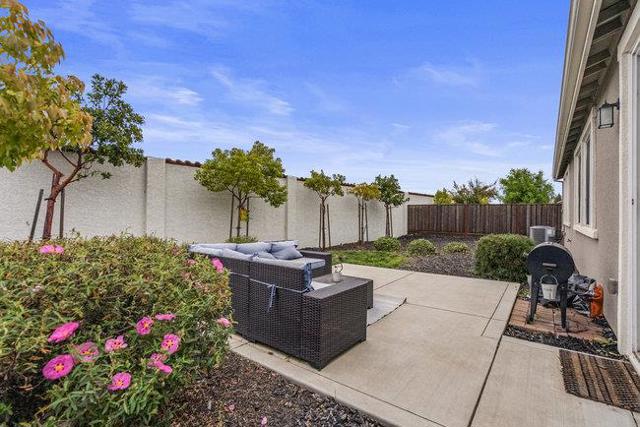 256 Copperleaf Lane, San Juan Bautista CA: https://media.crmls.org/mediaz/358bf6cb-4ecc-4360-b8c7-7fcc9cbaaf5d.jpg