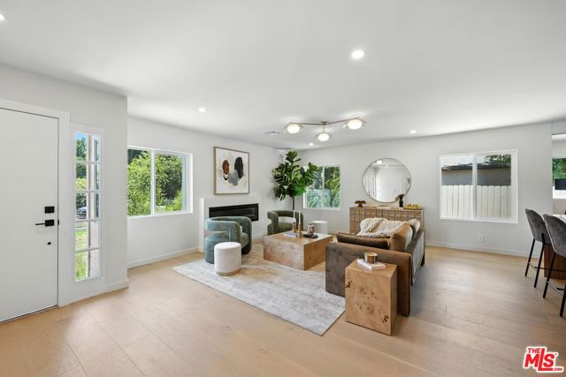 15727 Hartsook Street, Encino CA: https://media.crmls.org/mediaz/358cf363-9f59-4f29-b333-388403e9ab84.jpg