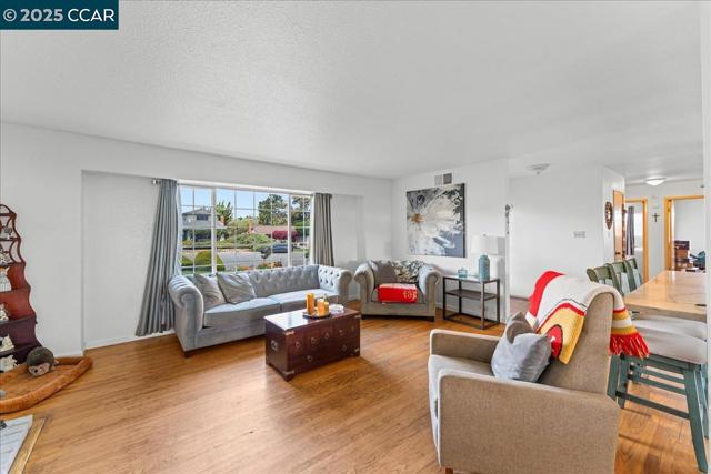 885 Tara Hills Dr, Pinole CA: https://media.crmls.org/mediaz/358cfdca-e164-4e63-bf3f-d292ac2ce67d.jpg