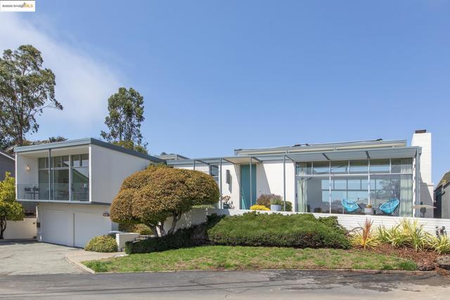 7145 View Ave, El Cerrito CA: https://media.crmls.org/mediaz/358d373a-5401-493b-b13a-78bfa2e8b4c2.jpg