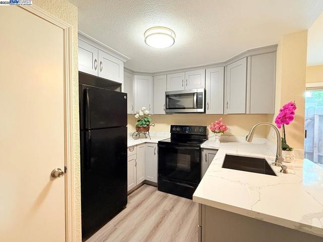 68 El Toro Ct, Fairfield CA: https://media.crmls.org/mediaz/358d65b7-49d7-47c7-837d-ae7f80661ab3.jpg