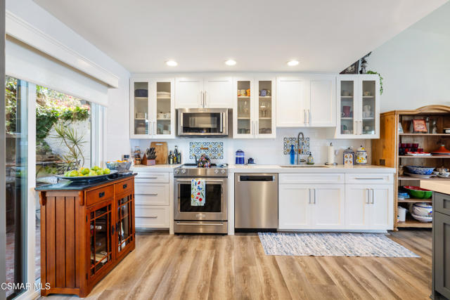 6766 Las Olas Way, Malibu CA: https://media.crmls.org/mediaz/358d9865-7653-433e-89f3-876187c0d49e.jpg