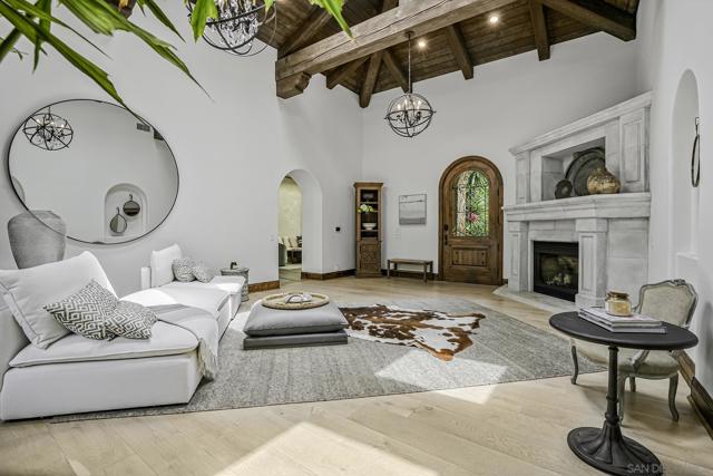 15823 The River Trail, Rancho Santa Fe CA: https://media.crmls.org/mediaz/358d99c6-321d-4bb2-9953-1e159f4a3308.jpg