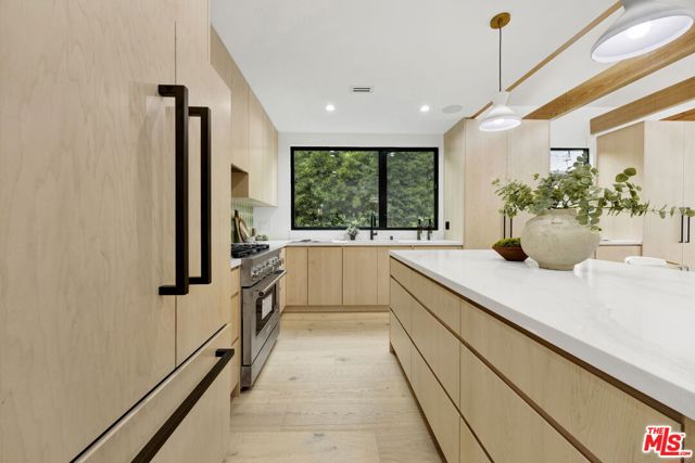 12469 Greene Avenue, Los Angeles CA: https://media.crmls.org/mediaz/358d9c4d-7116-43cf-bbc7-458617efdc18.jpg
