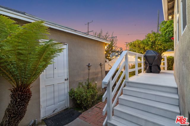 5715 Valley Ridge Avenue, Los Angeles CA: https://media.crmls.org/mediaz/358dff3f-9bd6-4ebd-a4b8-62690e7cdee2.jpg