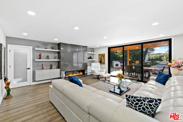 18912 Pasadero Drive, Tarzana CA: https://media.crmls.org/mediaz/358e3204-db8b-46ba-8c8e-4e56b40358fc.jpg