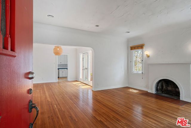 2558 Kelton Avenue, Los Angeles CA: https://media.crmls.org/mediaz/358e3b08-85d4-4eb7-bb9e-c9b17cf631a0.jpg