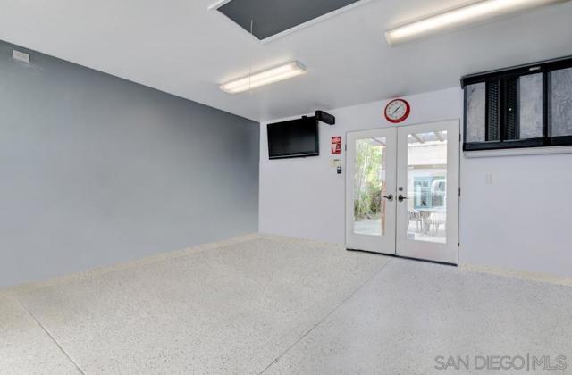 867 E Avenue, Coronado CA: https://media.crmls.org/mediaz/358e5848-f21d-403e-9abe-5279cca28668.jpg