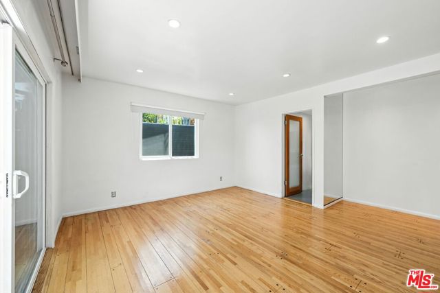1317 Devlin Drive, Los Angeles CA: https://media.crmls.org/mediaz/358e7a70-a12a-438b-985d-af08efc4bdd8.jpg