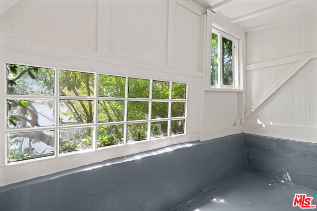 631 Pier Avenue, Santa Monica CA: https://media.crmls.org/mediaz/358f8fd9-aa2f-4405-85f4-e9224c480528.jpg