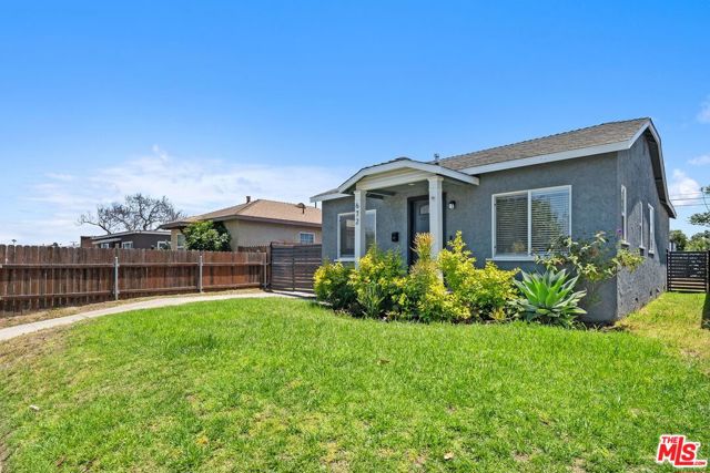 672 E 119th Street, Los Angeles CA: https://media.crmls.org/mediaz/35900f67-8fbb-45ac-bd07-4141c392209c.jpg