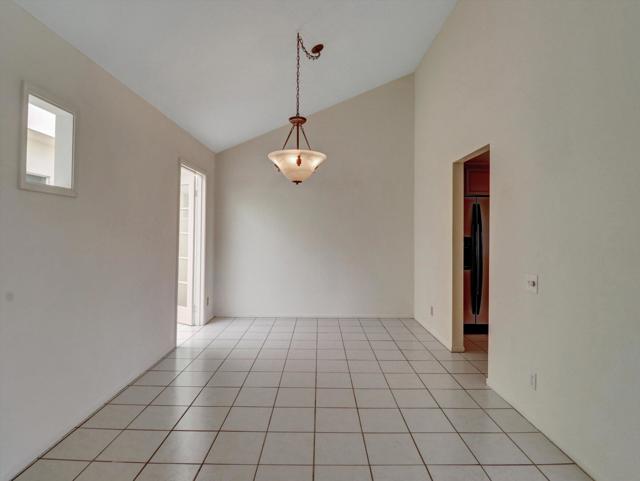 35738 Calle Montigo, Cathedral City CA: https://media.crmls.org/mediaz/359031e2-bc57-46c3-ad07-d002784349ec.jpg