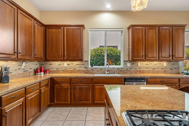36296 Chagall Court, Cathedral City CA: https://media.crmls.org/mediaz/35906afc-1256-4635-92a0-842b97f65247.jpg