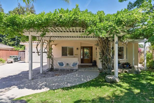 41 Regent Place, Palo Alto CA: https://media.crmls.org/mediaz/35906e80-c739-483c-8c2d-9661da54cf99.jpg