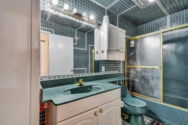 7 Lindbergh Street, San Mateo CA: https://media.crmls.org/mediaz/3590c960-ac9b-4870-9957-e39764108a53.jpg