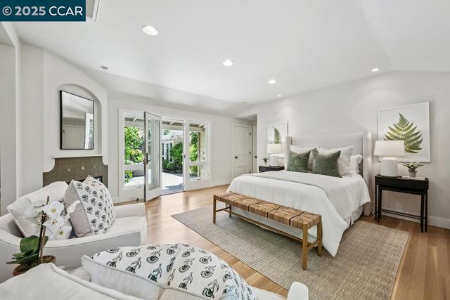 390 Castello Rd, Lafayette CA: https://media.crmls.org/mediaz/35910289-5bb8-43de-9c69-9a1403b41017.jpg