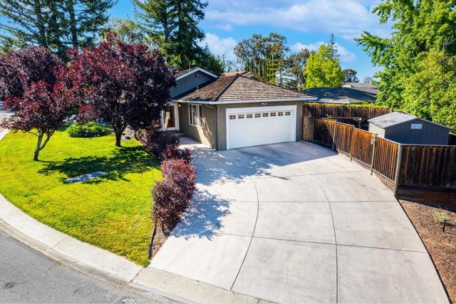 1405 Cedar Place, Los Altos CA: https://media.crmls.org/mediaz/35919ae4-6780-46c1-a50c-2e9a418bf53e.jpg