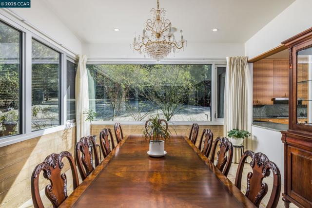 2 Crane Ct, Orinda CA: https://media.crmls.org/mediaz/3591e24d-ae1c-41ef-84df-287eb999cb4e.jpg