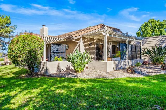 17357 Plaza Maria, San Diego CA: https://media.crmls.org/mediaz/3591f372-3eee-4933-bc48-efa563c25477.jpg