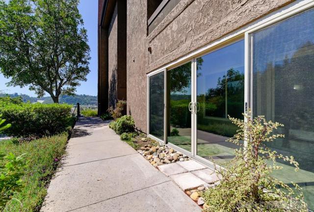 10400 Caminito Cuervo, San Diego CA: https://media.crmls.org/mediaz/3592e517-cf97-4e0d-aa15-0ce38fb1bc03.jpg