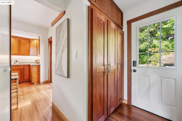 1309 Arch St, Berkeley CA: https://media.crmls.org/mediaz/35933e21-368d-463a-9f63-f0ba964990cc.jpg