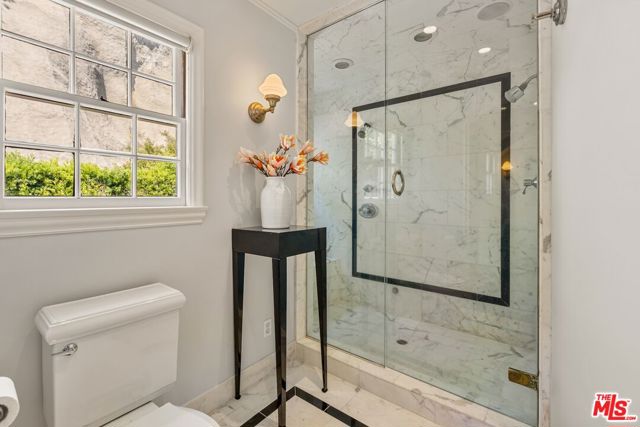 8023 Hemet Place, Los Angeles CA: https://media.crmls.org/mediaz/35934dd9-a96b-41b3-b4e7-341d21888d1f.jpg