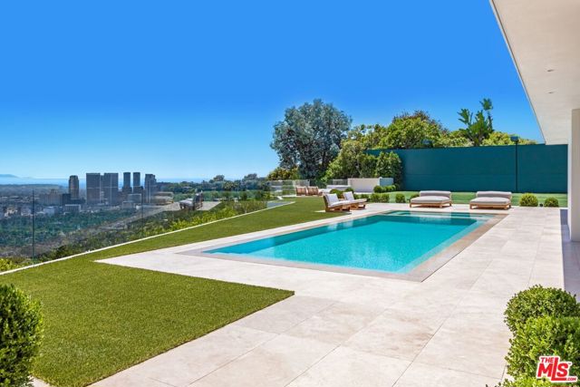 1120 Wallace, Beverly Hills CA: https://media.crmls.org/mediaz/3593de9f-f5ae-4dca-8662-a8588b33a75c.jpg