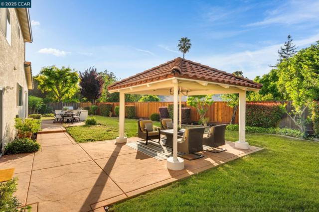 46 Saint Mark Ct, Danville CA: https://media.crmls.org/mediaz/3593fdb5-0e59-4bfc-9352-e03356bdce4d.jpg