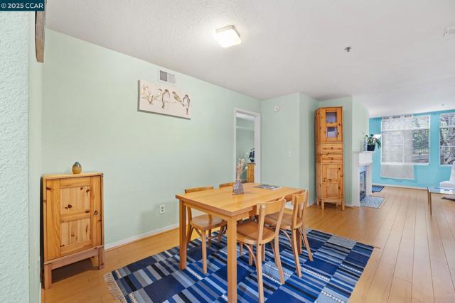 535 Pierce St, Albany CA: https://media.crmls.org/mediaz/3594aede-0aa8-4a50-b33e-5fac917f1811.jpg