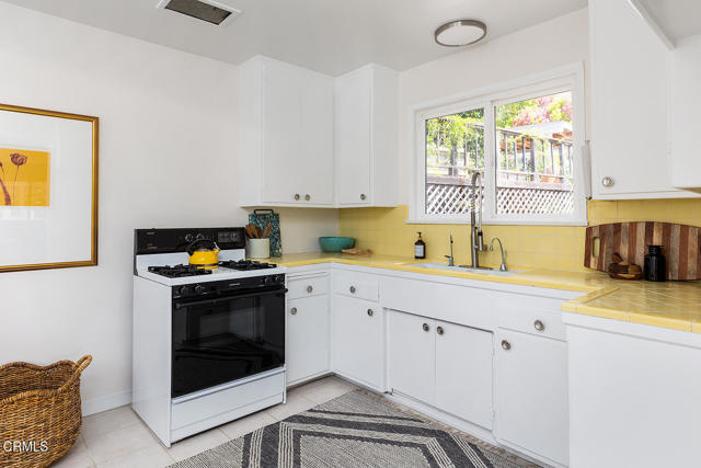 Detail Gallery Image 14 of 29 For 3663 Roderick Rd, Los Angeles,  CA 90065 - 3 Beds | 2 Baths