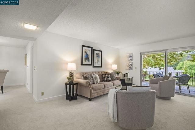 975 Terra California Dr, Walnut Creek CA: https://media.crmls.org/mediaz/35955755-c208-4f85-b482-b6e27f0ca382.jpg