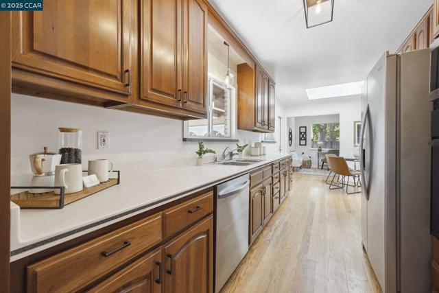 38 Oakdene Ct, Walnut Creek CA: https://media.crmls.org/mediaz/35956137-ba2c-48f3-9c23-2e562e73a5fd.jpg