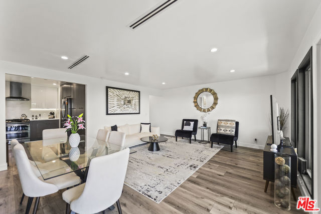 8960 Crescent Drive, Los Angeles CA: https://media.crmls.org/mediaz/35959164-b49c-4d33-83c9-0fac12f73e7d.jpg