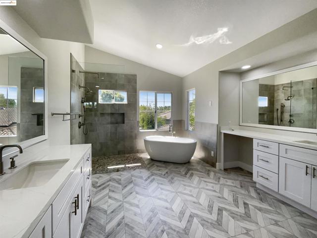 5214 Pavilion Ct, Fairfield CA: https://media.crmls.org/mediaz/3596882d-f2f6-44df-8919-7a9ffa194574.jpg