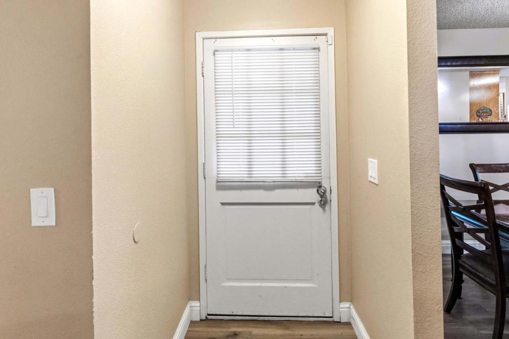 https://media.crmls.org/mediaz/3596f74f-93a8-4422-8050-bf57dbd1f2c2.jpg?preset=X-Large