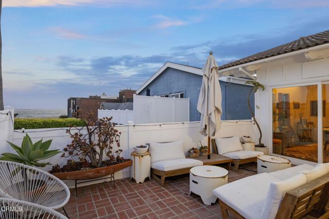 999 Waterbury Lane, Ventura CA: https://media.crmls.org/mediaz/35971cae-86d5-4b2e-a44a-22d82f22c404.jpg