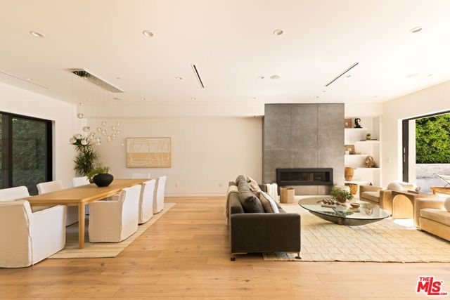 425 N Alfred Street, Los Angeles CA: https://media.crmls.org/mediaz/3597557f-f9f5-428f-a2b3-ac3e3c858ac9.jpg